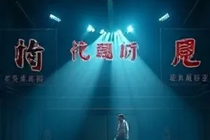 告别夜的复盘笔记中摊开的记录本与笔的桌面画面
